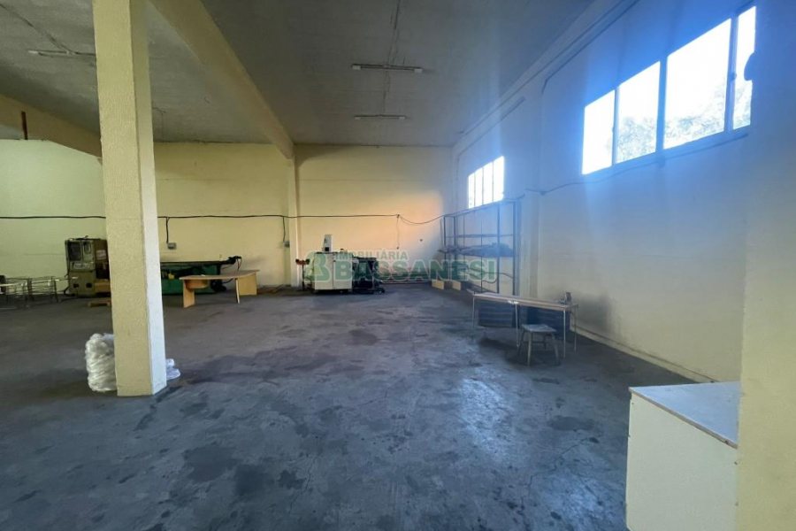 Pavilhão com 800m², no bairro Sagrada Família em Caxias do Sul para Alugar