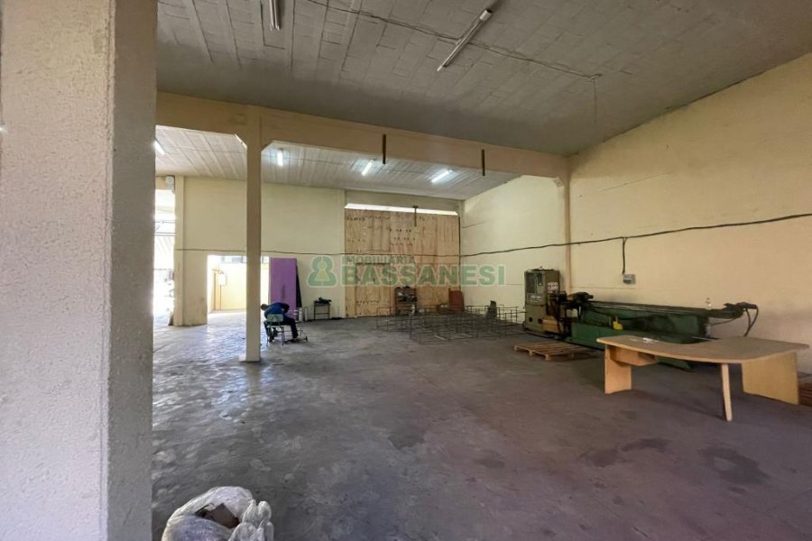 Pavilhão com 800m², no bairro Sagrada Família em Caxias do Sul para Alugar
