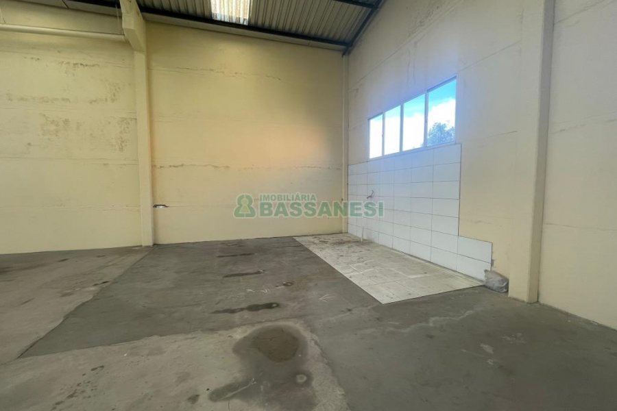 Pavilhão com 800m², no bairro Sagrada Família em Caxias do Sul para Alugar
