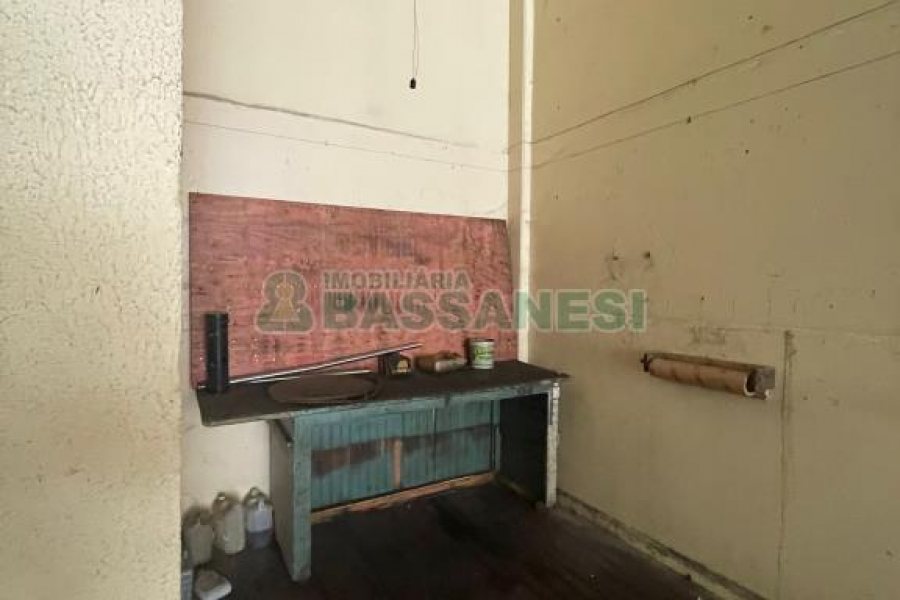 Pavilhão com 800m², no bairro Sagrada Família em Caxias do Sul para Alugar