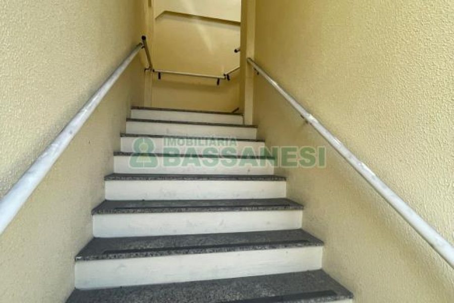 Pavilhão com 800m², no bairro Sagrada Família em Caxias do Sul para Alugar