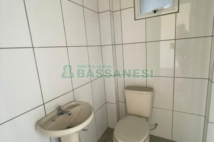 Pavilhão com 800m², no bairro Sagrada Família em Caxias do Sul para Alugar