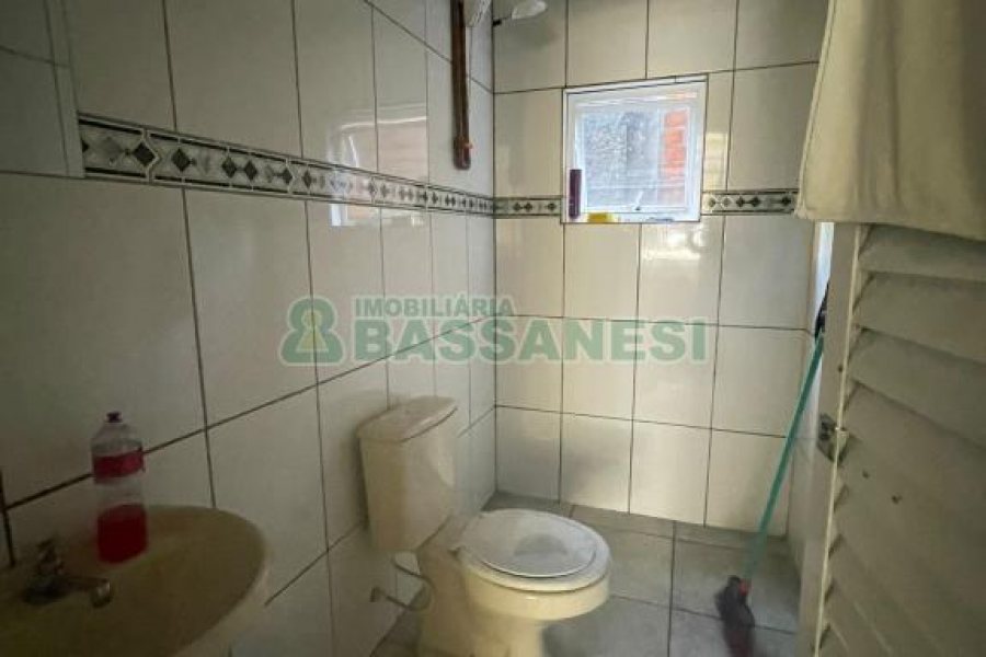 Pavilhão com 800m², no bairro Sagrada Família em Caxias do Sul para Alugar