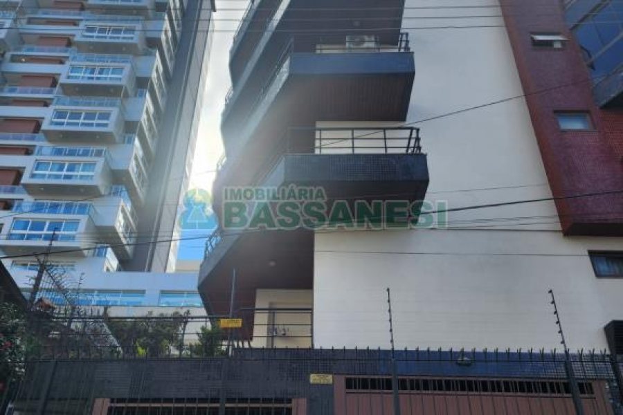 Apartamento com 208m², 3 dormitórios, 2 vagas, no bairro Madureira em Caxias do Sul para Comprar