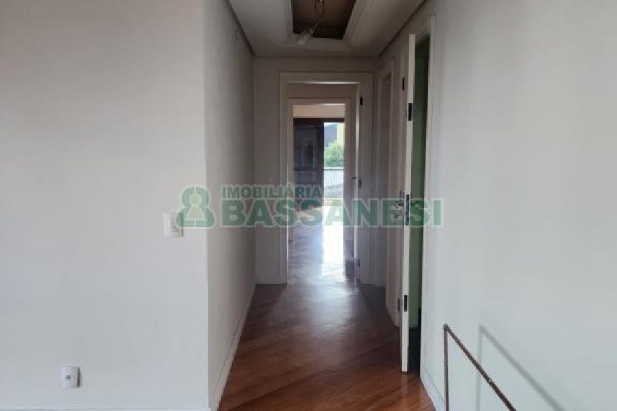 Apartamento com 208m², 3 dormitórios, 2 vagas, no bairro Madureira em Caxias do Sul para Comprar