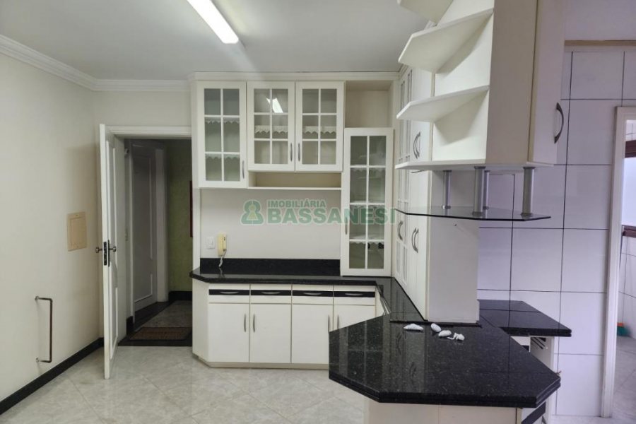 Apartamento com 208m², 3 dormitórios, 2 vagas, no bairro Madureira em Caxias do Sul para Comprar