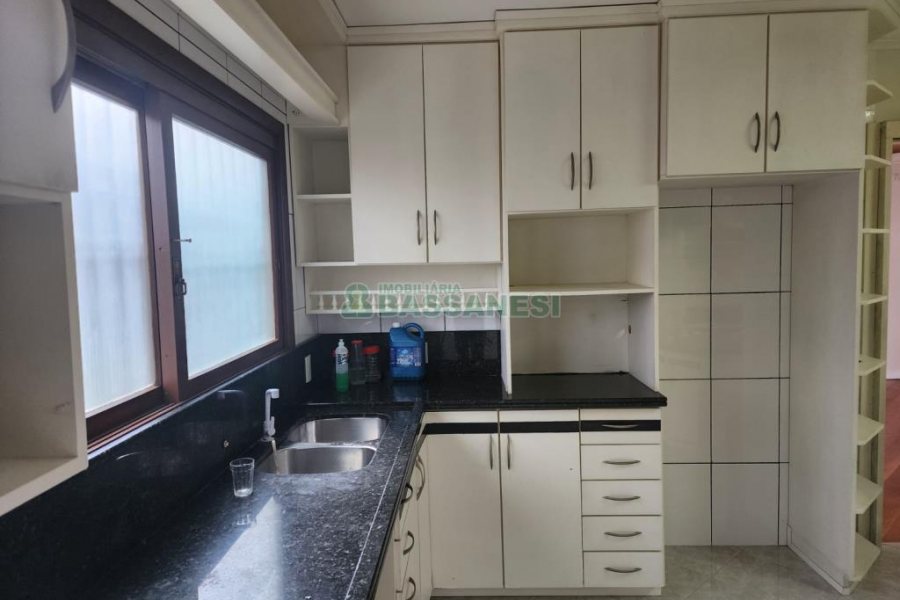 Apartamento com 208m², 3 dormitórios, 2 vagas, no bairro Madureira em Caxias do Sul para Comprar
