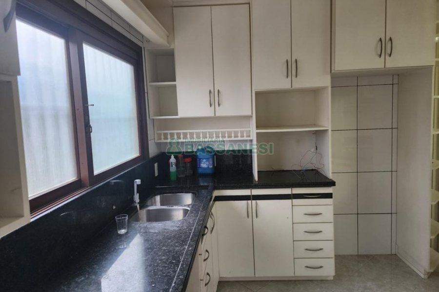 Apartamento com 208m², 3 dormitórios, 2 vagas, no bairro Madureira em Caxias do Sul para Comprar
