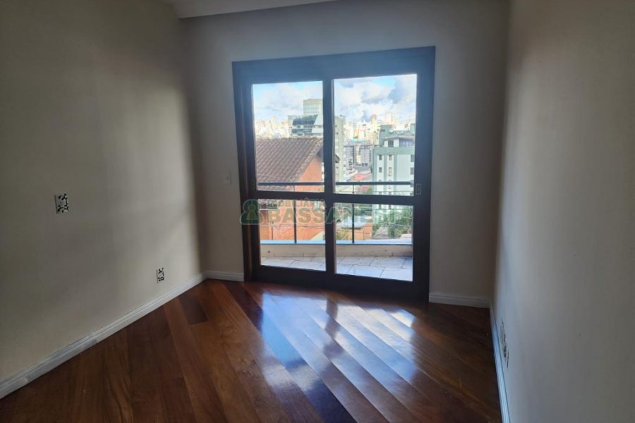 Apartamento com 208m², 3 dormitórios, 2 vagas, no bairro Madureira em Caxias do Sul para Comprar
