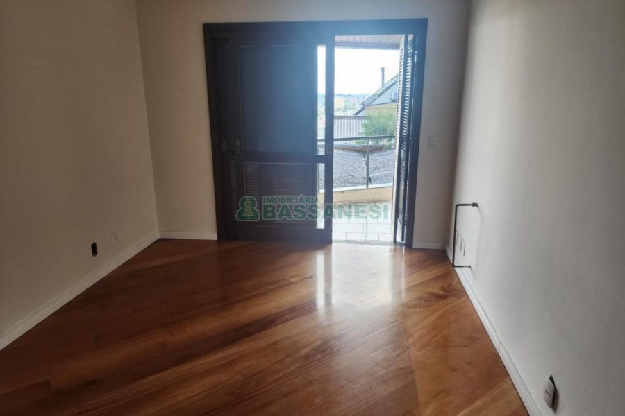 Apartamento com 208m², 3 dormitórios, 2 vagas, no bairro Madureira em Caxias do Sul para Comprar