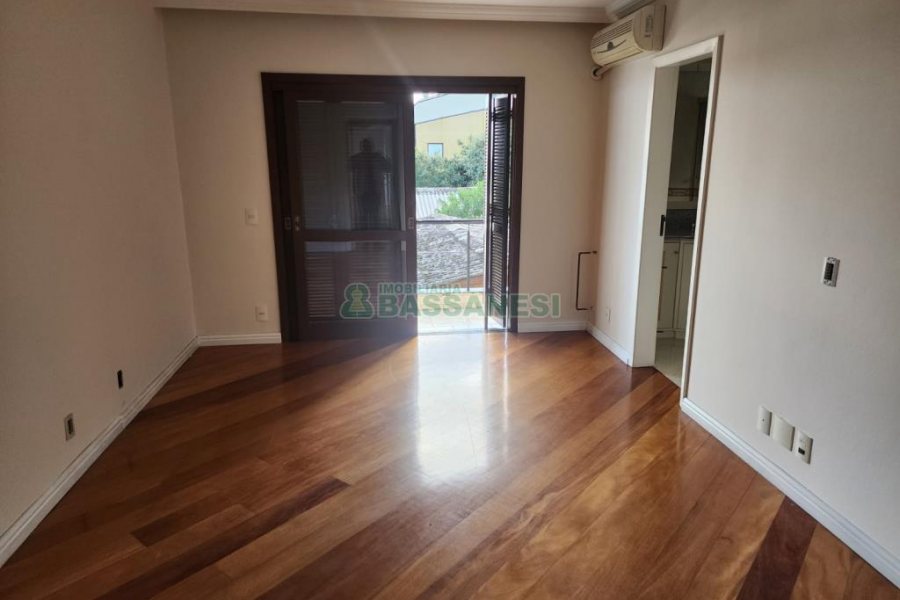 Apartamento com 208m², 3 dormitórios, 2 vagas, no bairro Madureira em Caxias do Sul para Comprar