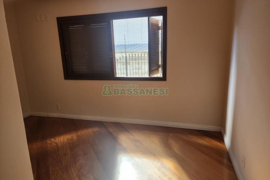 Apartamento com 208m², 3 dormitórios, 2 vagas, no bairro Madureira em Caxias do Sul para Comprar