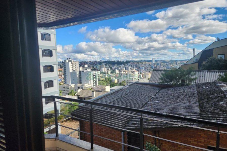 Apartamento com 208m², 3 dormitórios, 2 vagas, no bairro Madureira em Caxias do Sul para Comprar