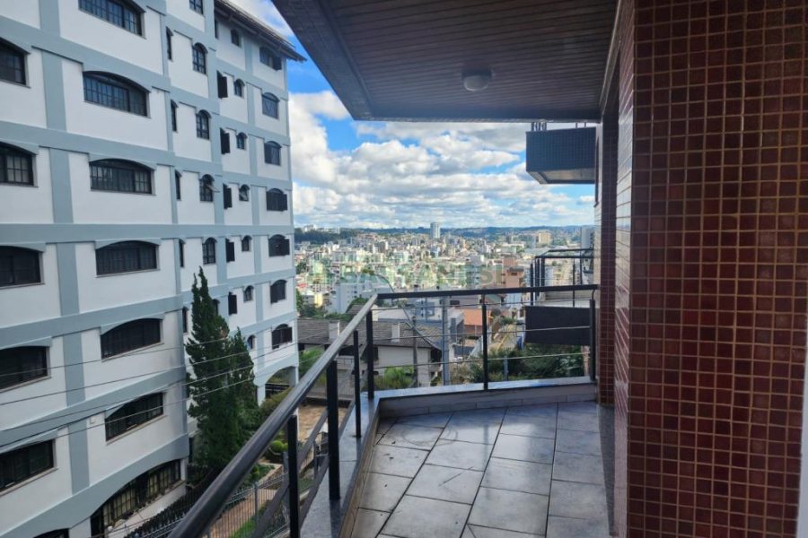 Apartamento com 208m², 3 dormitórios, 2 vagas, no bairro Madureira em Caxias do Sul para Comprar