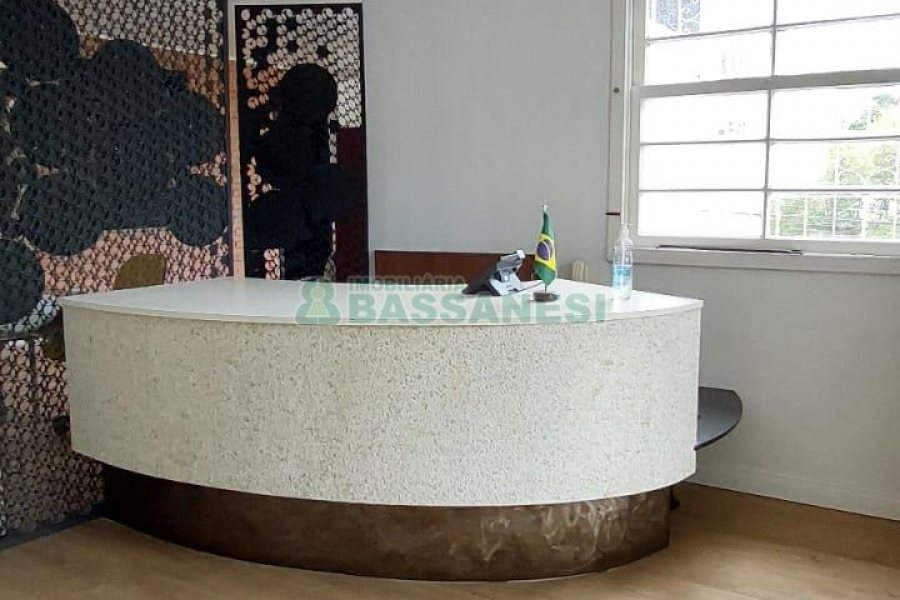 Casa Comercial com 240m², no bairro Nossa Senhora de Lourdes em Caxias do Sul para Comprar