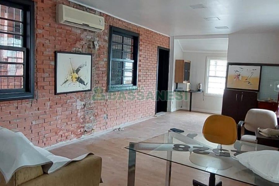 Casa Comercial com 240m², no bairro Nossa Senhora de Lourdes em Caxias do Sul para Comprar