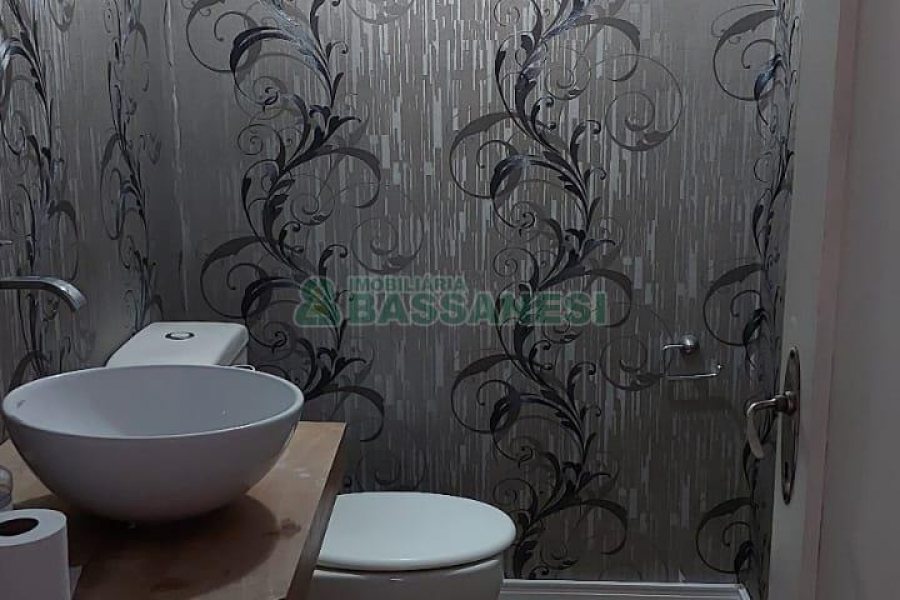 Casa Comercial com 240m², no bairro Nossa Senhora de Lourdes em Caxias do Sul para Comprar