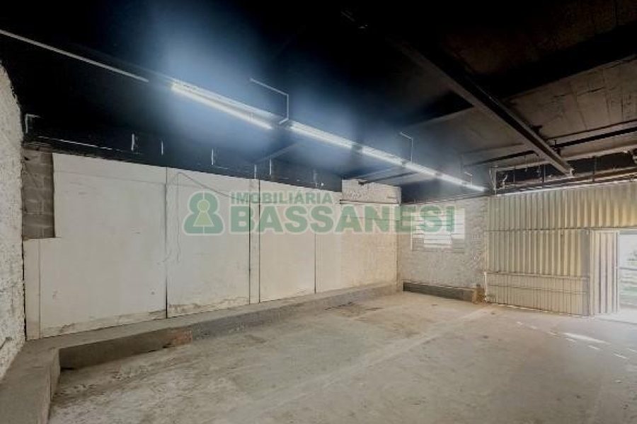 Pavilhão com 130m², no bairro São Pelegrino em Caxias do Sul para Alugar