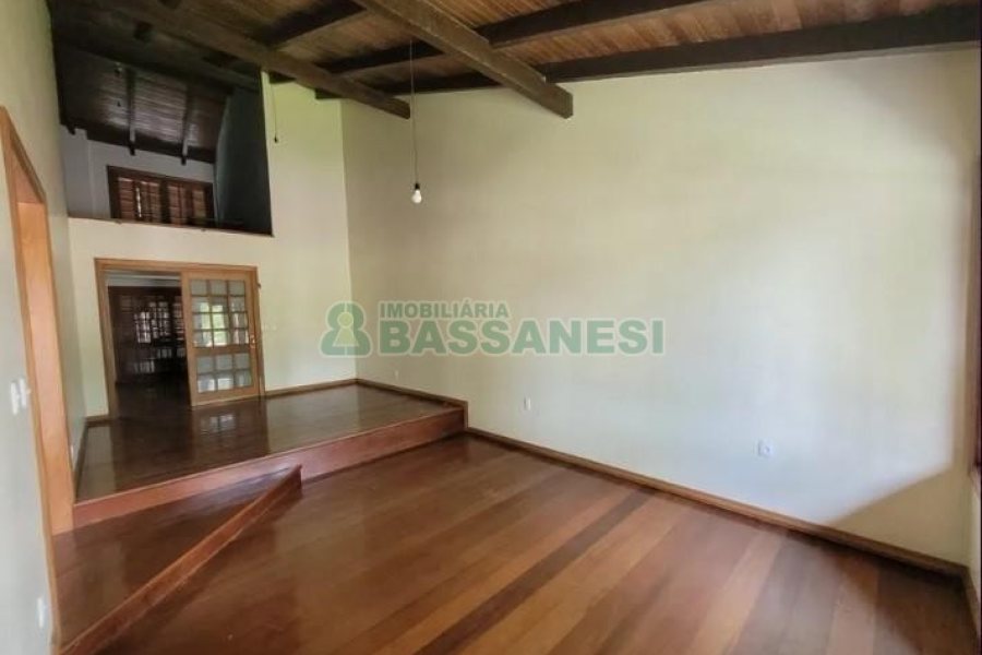 Casa com 580m², 5 dormitórios, 5 vagas, no bairro Bela Vista em Caxias do Sul para Comprar