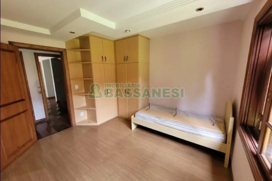 Casa com 580m², 5 dormitórios, 5 vagas, no bairro Bela Vista em Caxias do Sul para Comprar