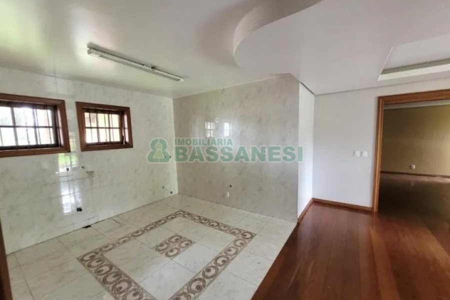 Casa com 580m², 5 dormitórios, 5 vagas, no bairro Bela Vista em Caxias do Sul para Comprar