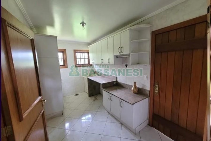 Casa com 580m², 5 dormitórios, 5 vagas, no bairro Bela Vista em Caxias do Sul para Comprar