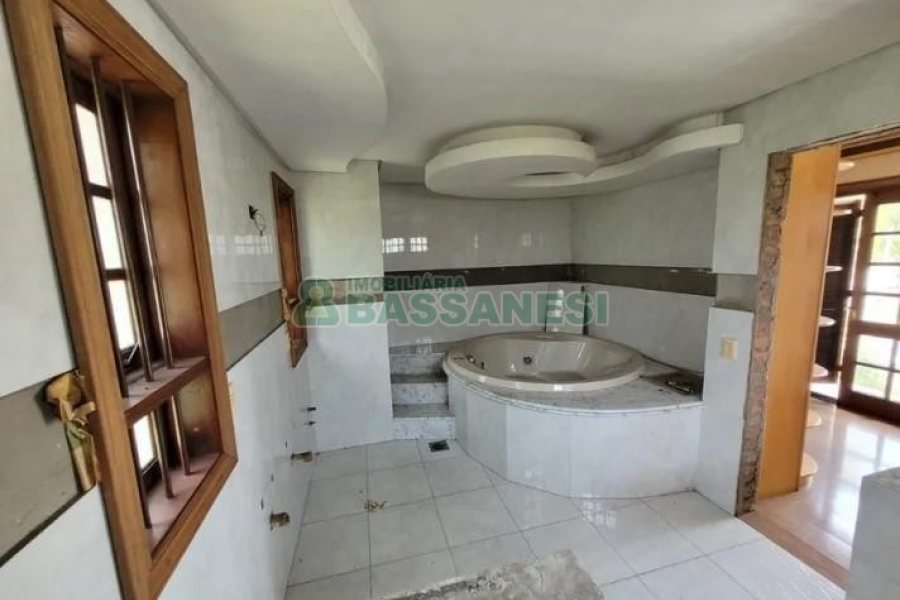 Casa com 580m², 5 dormitórios, 5 vagas, no bairro Bela Vista em Caxias do Sul para Comprar