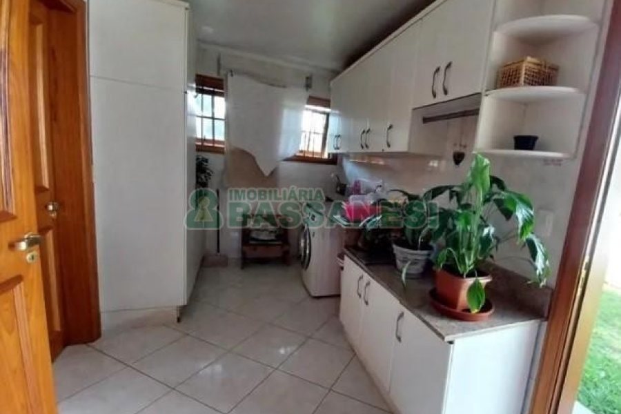 Casa com 580m², 5 dormitórios, 5 vagas, no bairro Bela Vista em Caxias do Sul para Comprar