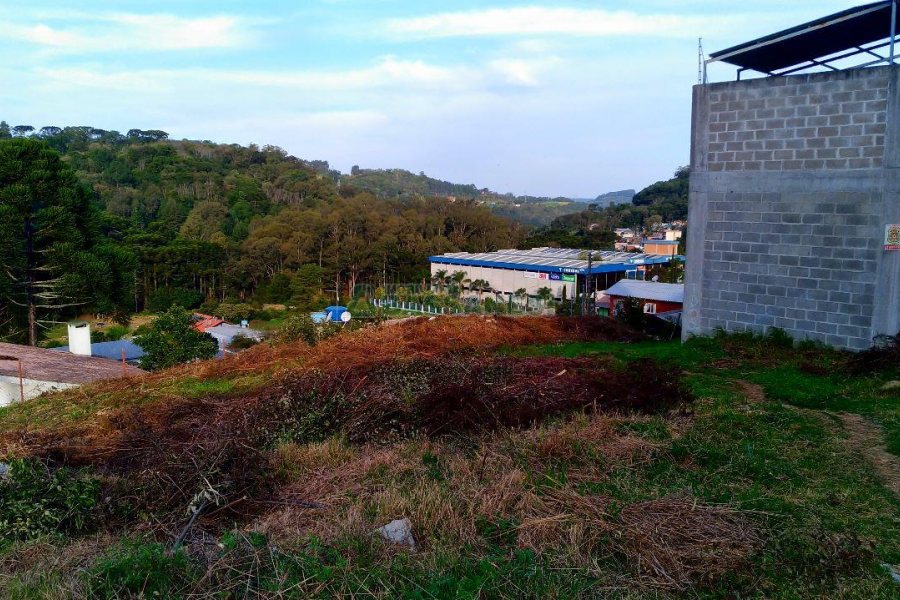 Terreno com 425m², no bairro Cruzeiro em Caxias do Sul para Comprar