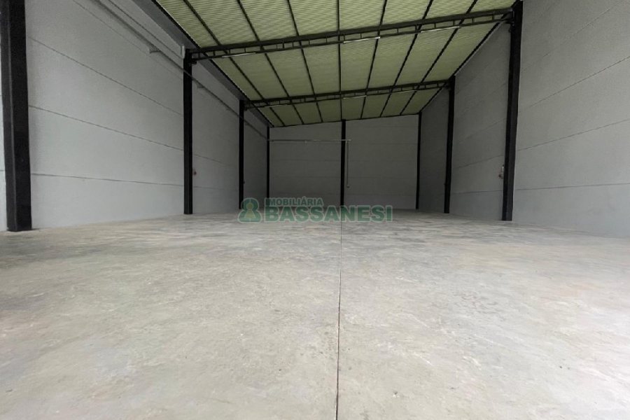 Pavilhão com 250m², no bairro Vila Verde em Caxias do Sul para Alugar