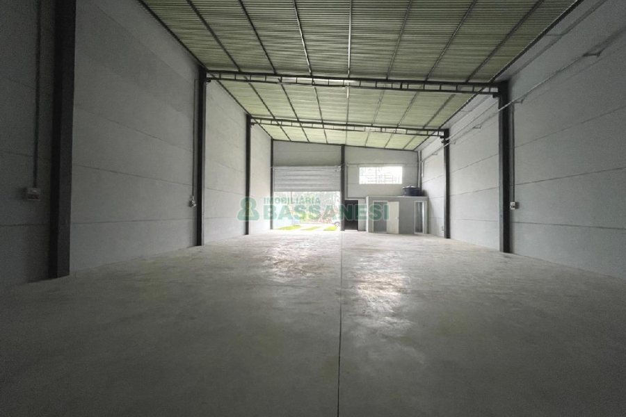 Pavilhão com 250m², no bairro Vila Verde em Caxias do Sul para Alugar