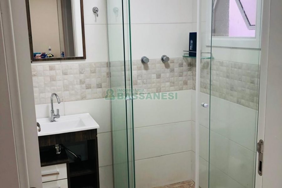 Apto Mobiliado com 52m², 2 dormitórios, 1 vaga, no bairro Treviso em Caxias do Sul para Alugar