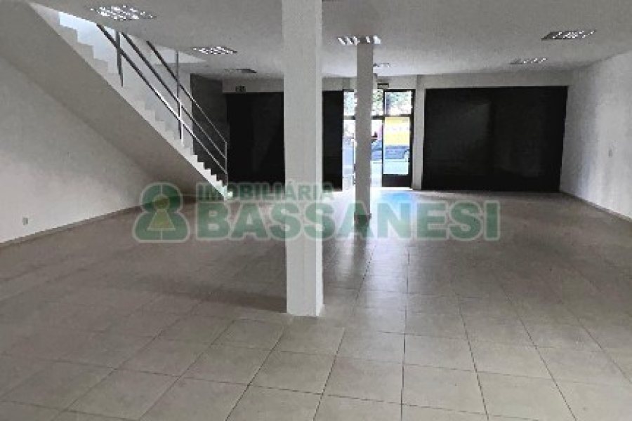 Loja com 250m², no bairro São Pelegrino em Caxias do Sul para Alugar