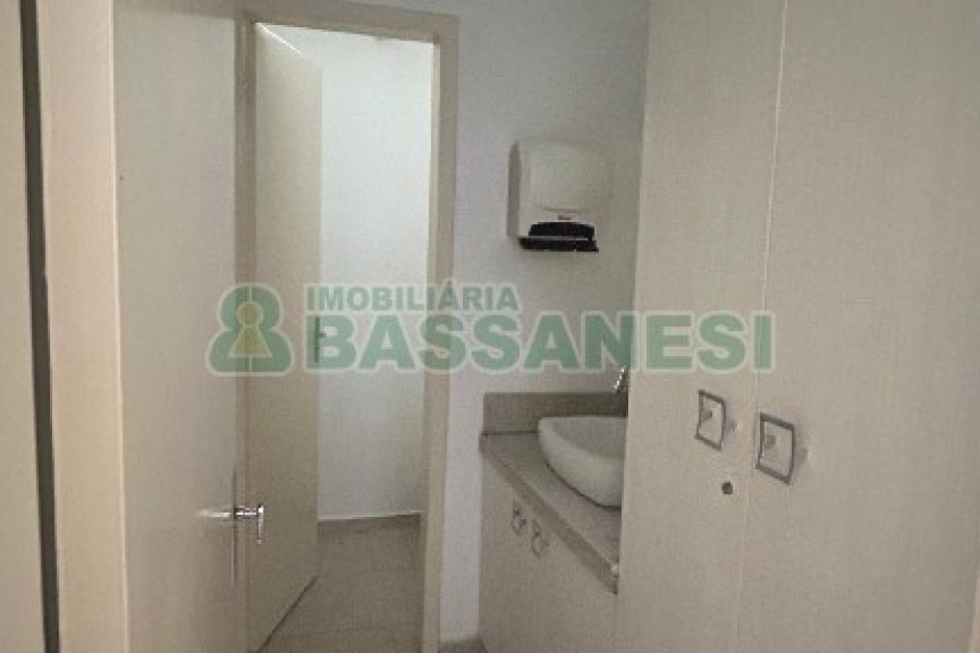 Loja com 250m², no bairro São Pelegrino em Caxias do Sul para Alugar