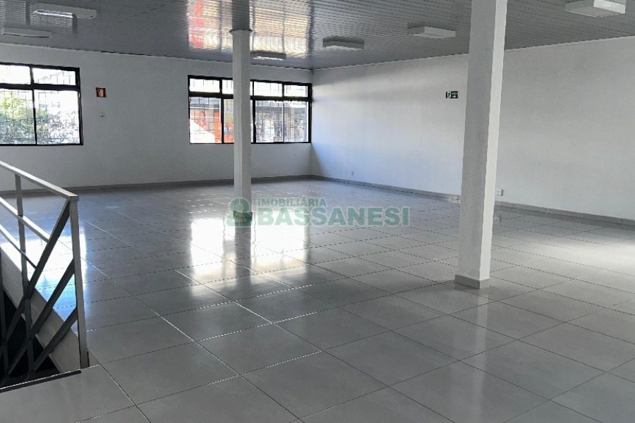Loja com 250m², no bairro São Pelegrino em Caxias do Sul para Alugar