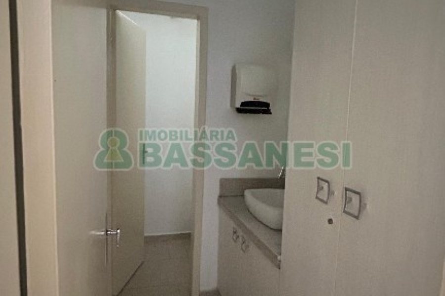 Loja com 250m², no bairro São Pelegrino em Caxias do Sul para Alugar