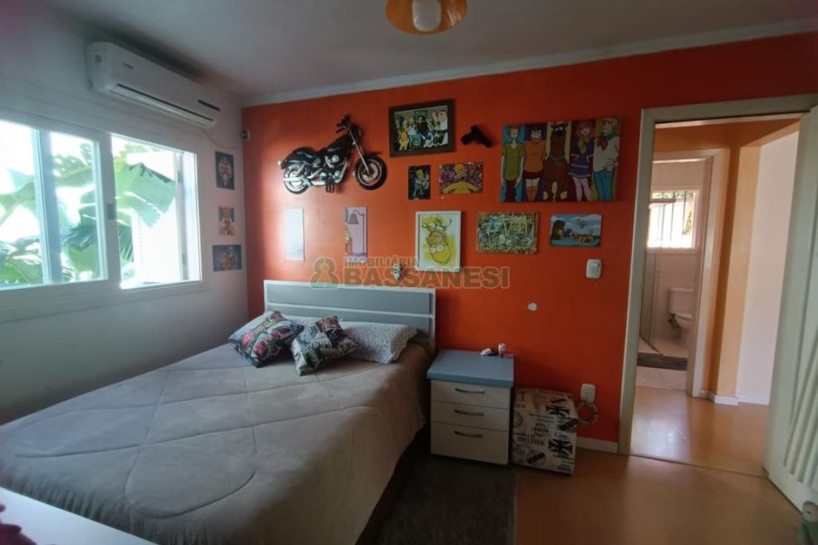 Casa com 332m², 4 dormitórios, 8 vagas, no bairro Desvio Rizzo em Caxias do Sul para Comprar