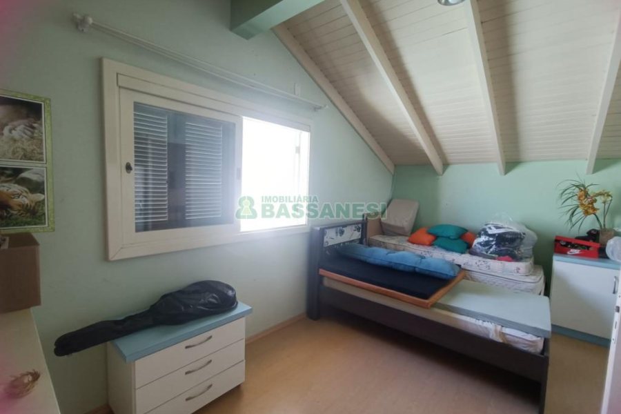 Casa com 332m², 4 dormitórios, 8 vagas, no bairro Desvio Rizzo em Caxias do Sul para Comprar