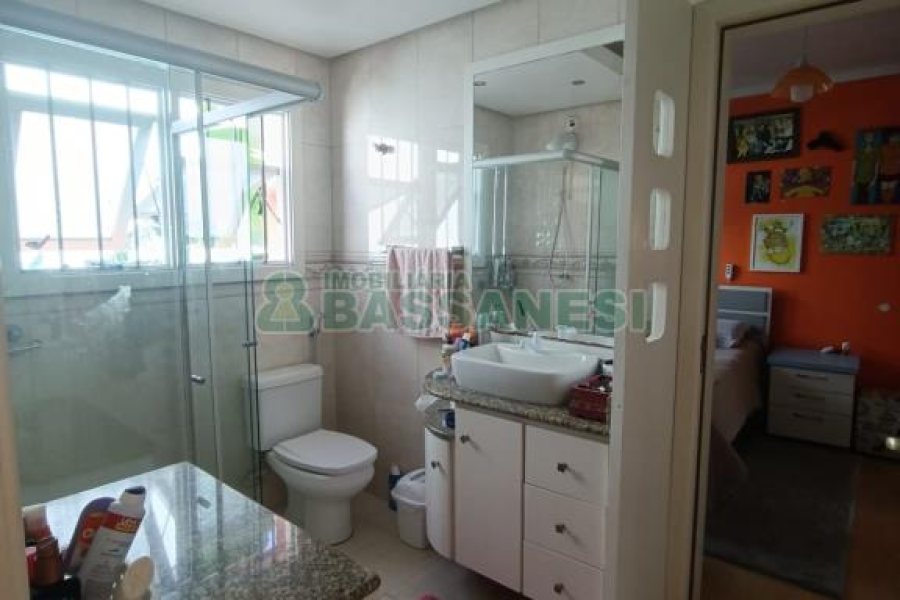 Casa com 332m², 4 dormitórios, 8 vagas, no bairro Desvio Rizzo em Caxias do Sul para Comprar