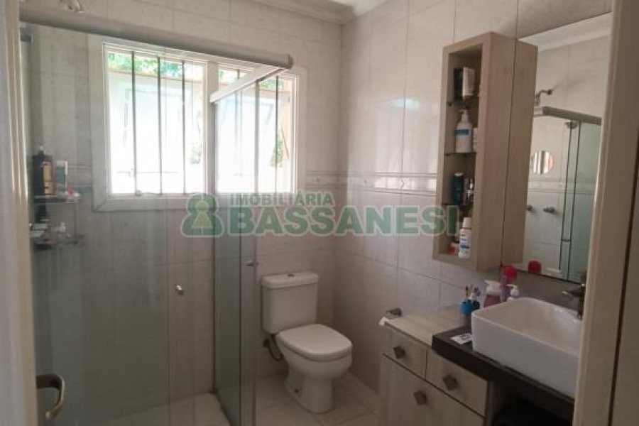 Casa com 332m², 4 dormitórios, 8 vagas, no bairro Desvio Rizzo em Caxias do Sul para Comprar