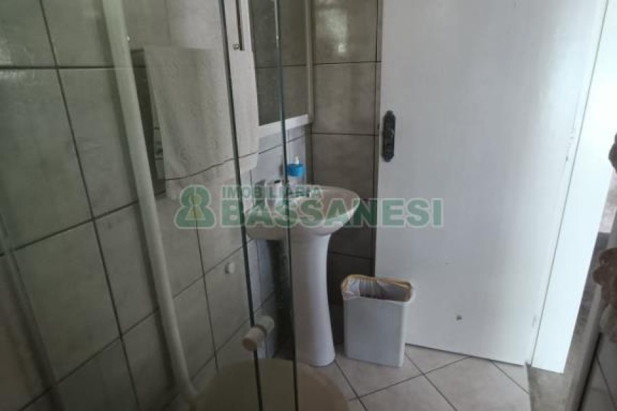 Casa com 332m², 4 dormitórios, 8 vagas, no bairro Desvio Rizzo em Caxias do Sul para Comprar