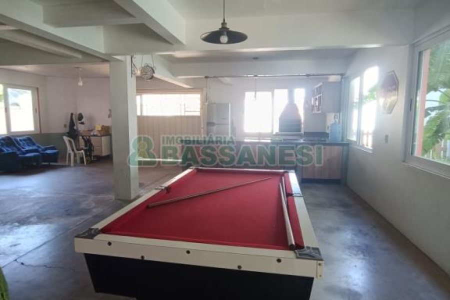 Casa com 332m², 4 dormitórios, 8 vagas, no bairro Desvio Rizzo em Caxias do Sul para Comprar