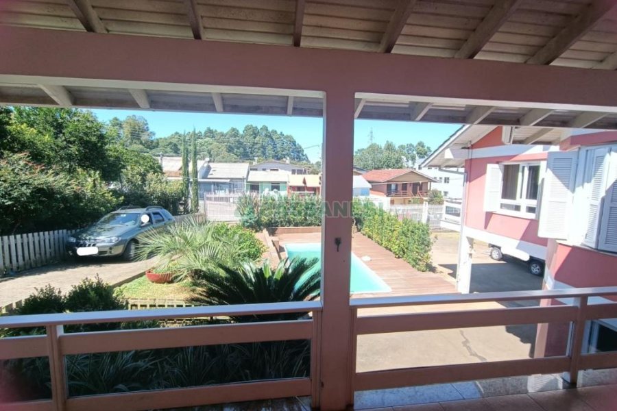 Casa com 332m², 4 dormitórios, 8 vagas, no bairro Desvio Rizzo em Caxias do Sul para Comprar