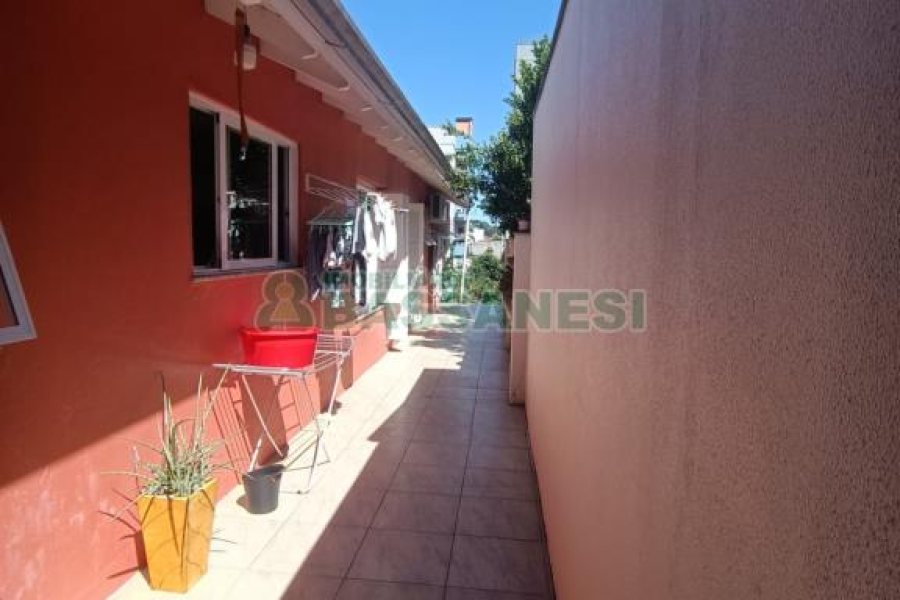 Casa com 332m², 4 dormitórios, 8 vagas, no bairro Desvio Rizzo em Caxias do Sul para Comprar