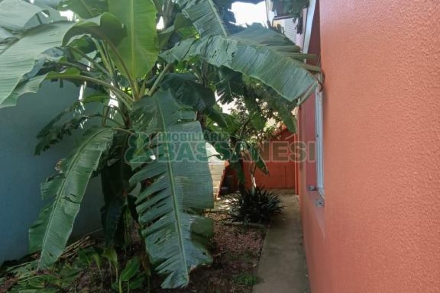 Casa com 332m², 4 dormitórios, 8 vagas, no bairro Desvio Rizzo em Caxias do Sul para Comprar