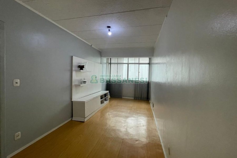 Apartamento com 77m², 3 dormitórios, 1 vaga, no bairro Petrópolis em Caxias do Sul para Comprar