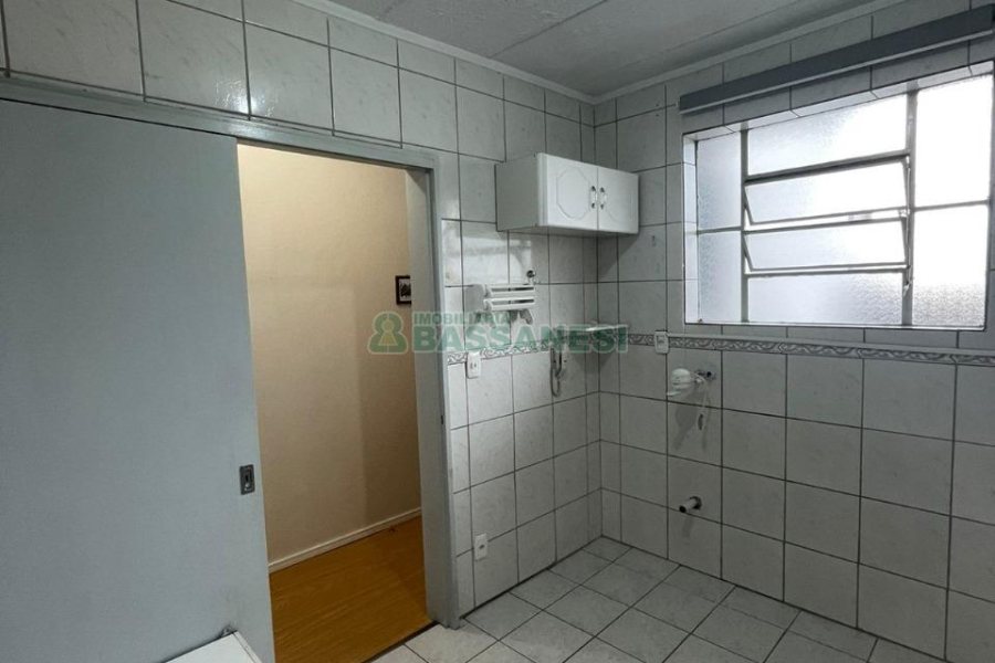 Apartamento com 77m², 3 dormitórios, 1 vaga, no bairro Petrópolis em Caxias do Sul para Comprar