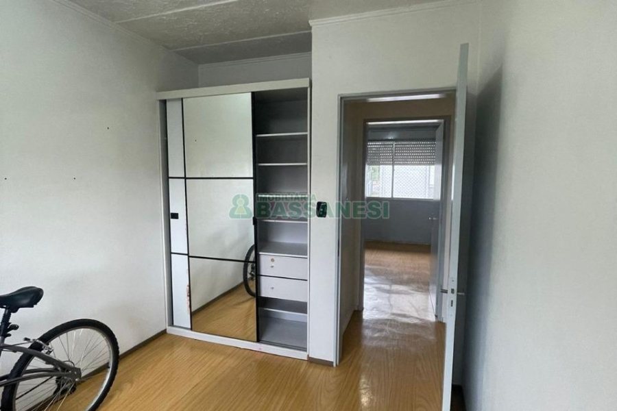 Apartamento com 77m², 3 dormitórios, 1 vaga, no bairro Petrópolis em Caxias do Sul para Comprar
