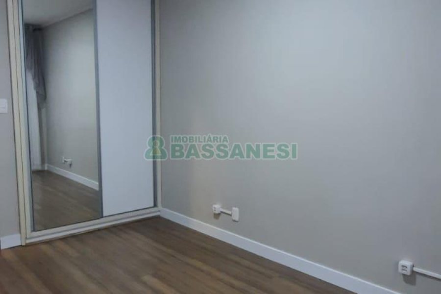 Apartamento com 90m², 3 dormitórios, 1 vaga, no bairro Petrópolis em Caxias do Sul para Comprar