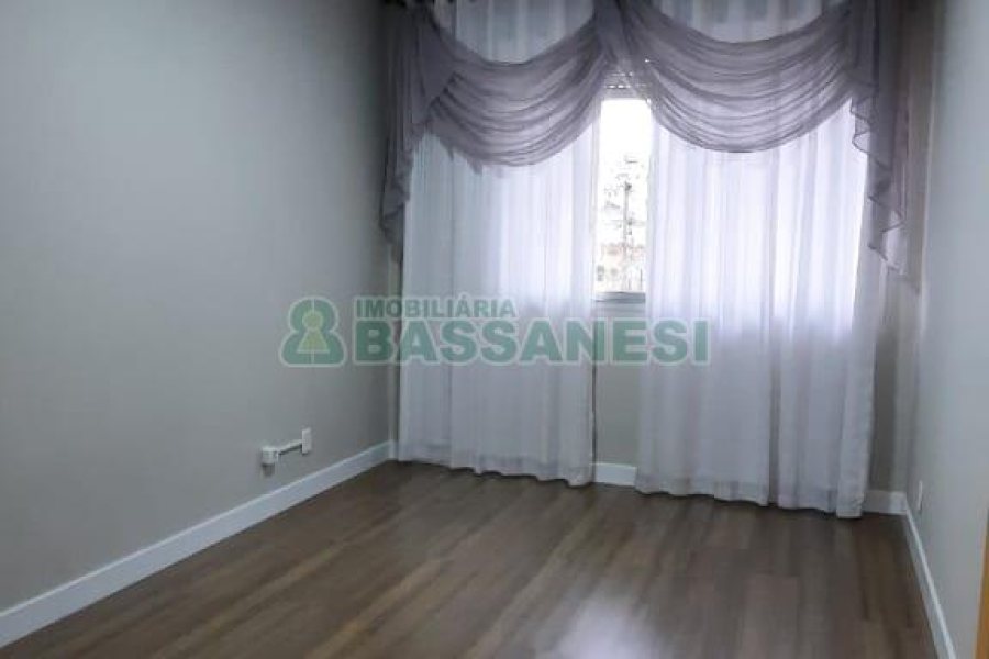 Apartamento com 90m², 3 dormitórios, 1 vaga, no bairro Petrópolis em Caxias do Sul para Comprar